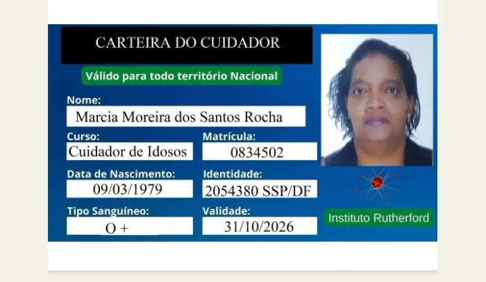 Cuidadora de idosos em hospital 
