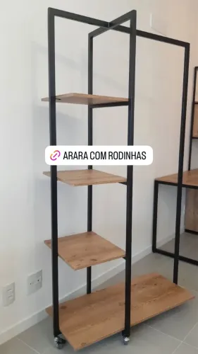 Arara em MDF com rodinhas