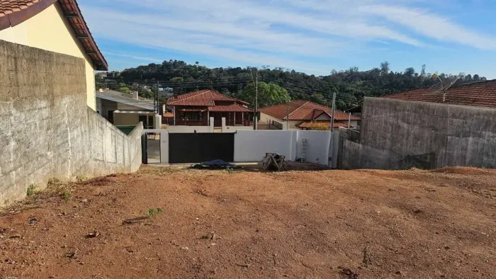 ERRENO À VENDA NO BAIRRO DAS ARAPONGAS SERRA NEGRA 450 M²