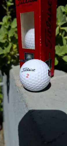 Bola Golf Titleist 2 com 3 bolas 