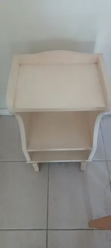 Mesa de cabeceira de imbuia