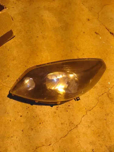 Farol Original Sandero 2012 lado esquerdo R$ 500,00