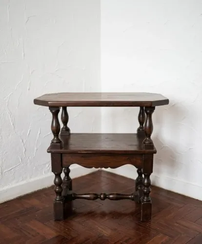 Mesa auxiliar antiga em madeira maciça