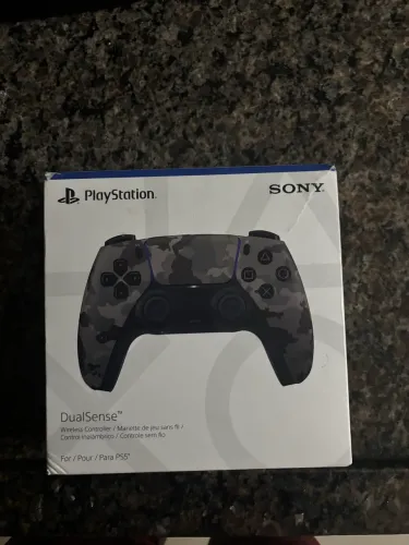 Manet / controle PlayStation 5 camuflada