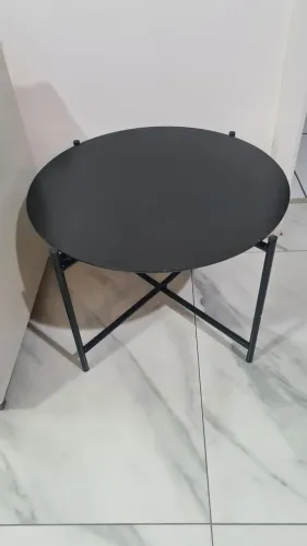 Mesa de centro redonda tipo industrial tampo preto