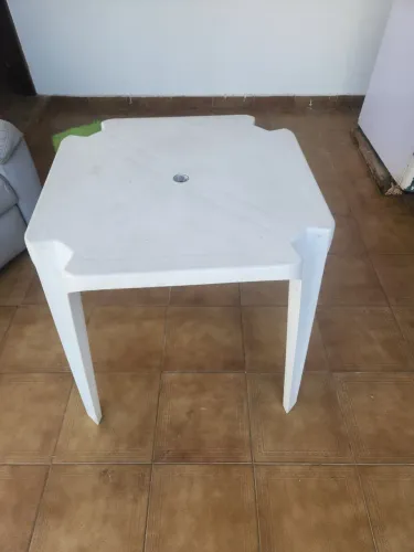 Mesa quadrada branca