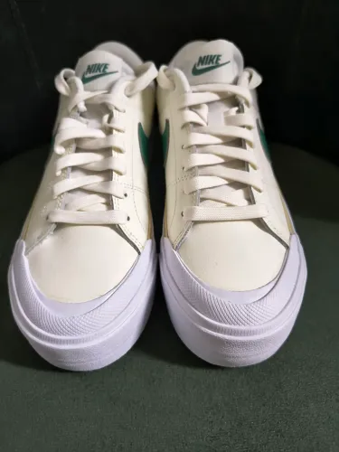Vendo Tênis NIKE Court Legacy Lift "Sail Evergreen Aura" Modelo Feminino. ORIGINAL 