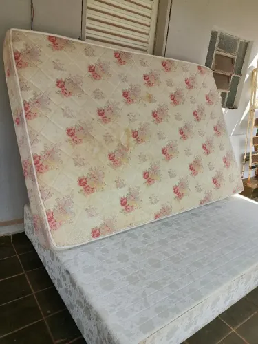 Cama box com colchão ortopédico 