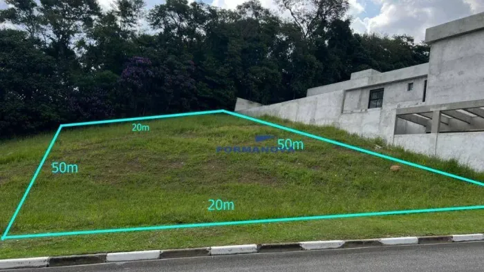 Terreno à venda na Granja Viana em condomínio fechado de alto padrão