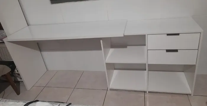 Mesa de escritório com tampo giratório