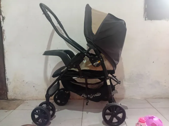 Carrinho de bebê seminovo 