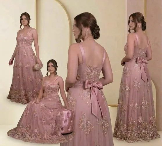 Vestido de Gala Rosa com detalhes dourados e lacinho atrás removível