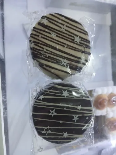 Alfajor, doces e bolos