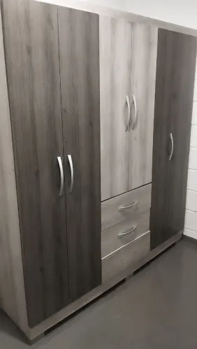 Guarda roupa 6 portas