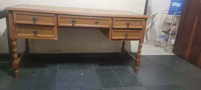 Mesa de madeira maciça