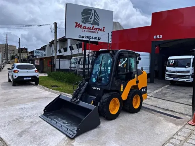 MINI CARREGADEIRA VOLVO MC 70 2016