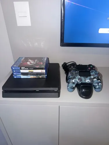 Playstation 4 500gb+2 controles+ base de carregamento