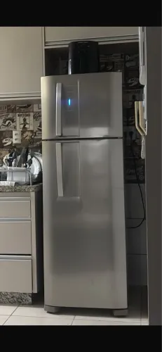 geladeira gela pouco embaixo 650,00