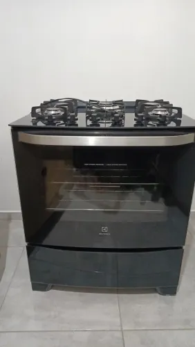Vende se Fogão Electrolux Tampo de Vidro 5 bocas. 