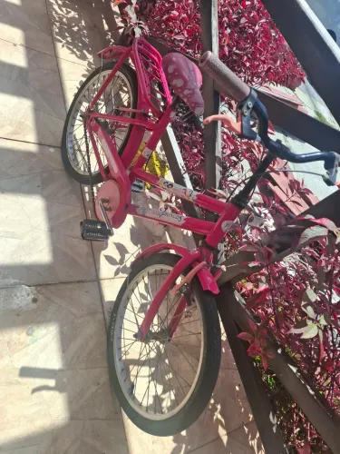 Bicicleta infantil de menina