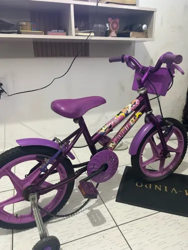 Vende-se bicicleta pra criança