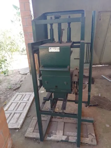 Máquina de fazer bloco