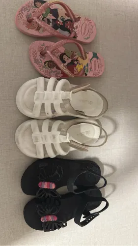 Sapatos 23/24 5 reais cada