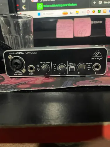 Behringer Um22