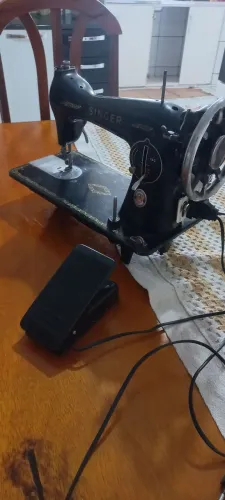 Singer Antiga Original - Elétrica 220V com Pedal - Funcionando