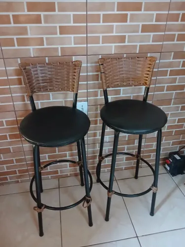 Vendo 2 banquetas Seminovas