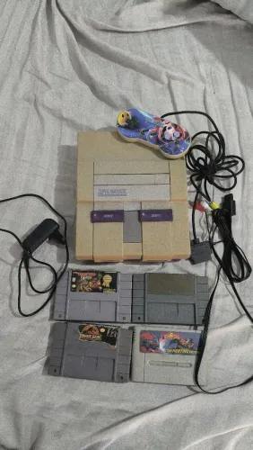 Super Nintendo FAT ORIGINAL - 2 CONTROLES e 4 jogos 1 deles sendo Donkey Kong