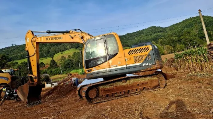 Escavadeira Hidráulica Hyundai 140 Ano 2018 11.500 Horas
