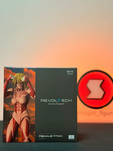 Action figure Titan Fêmea Annie Leonhart - Attack on Titan