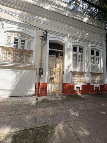 ALUGO APTO EM NAZARÉ