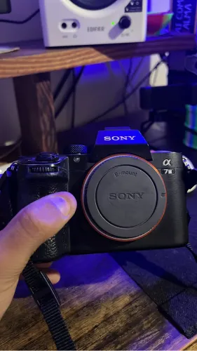 Câmera Sony A7 III + lente 28/70