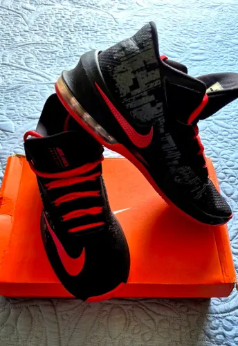 Tênis Nike Air Max Infuriate!!