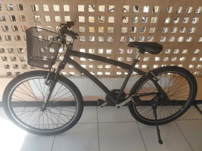 Vendo bicicleta aro 26 com marcha e cesto