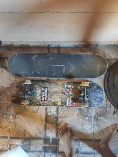 Vendo skate mais um shape por r$ 200