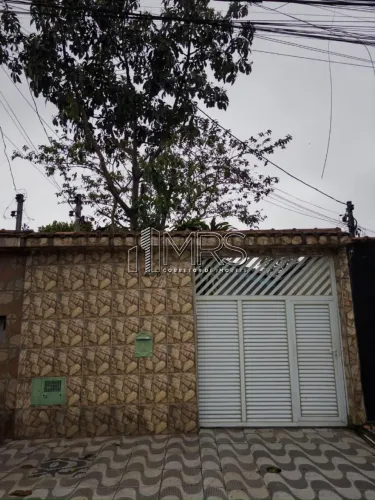 Espaçosa Casa com 2 Quartos à Venda em Nova Mirim, Praia Grande