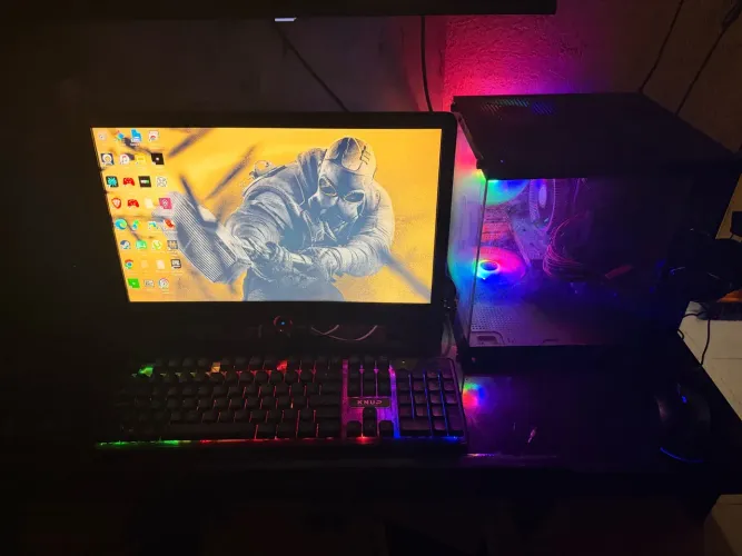 PC GAMER Xeon RX 6400