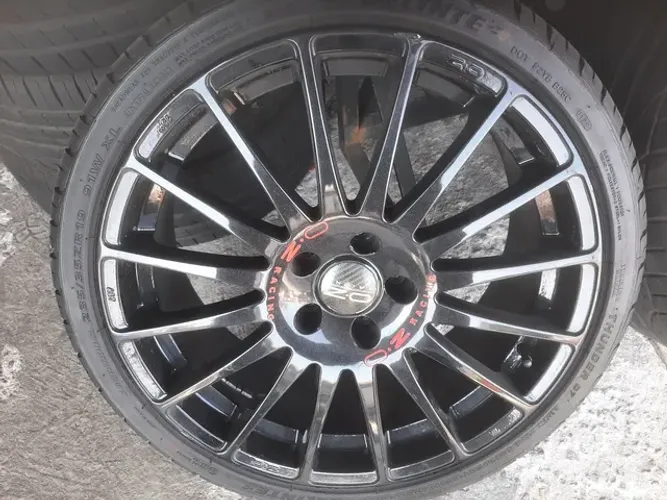 Roda aro 19 Oz Black piano com Red raiada Volkswagen jetta 5x112