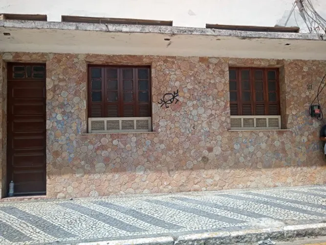 Alugo casa para fins comerciais no Centro