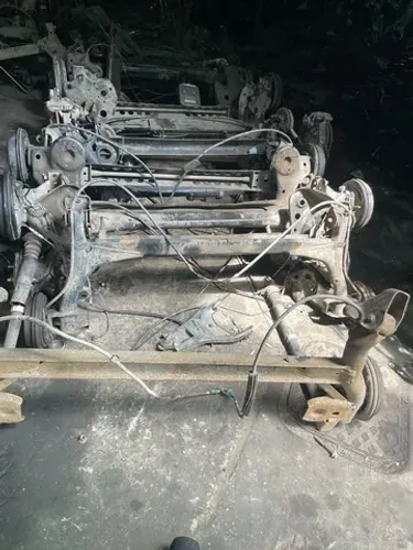 Eixo traseiro e eixo dianteiro de várias marcas de carro.
