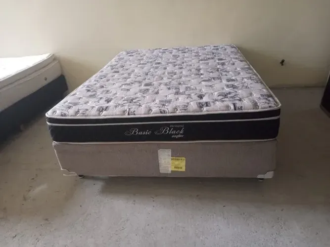 Vendo cama box de casal 