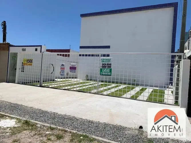 Excelente Casa Duplex, Sala. Terraço e Varanda, alem de 03 quartos sendo um suite, à venda