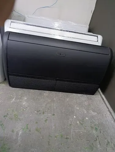 Ar condicionado piso teto 36.000 BTUs preta