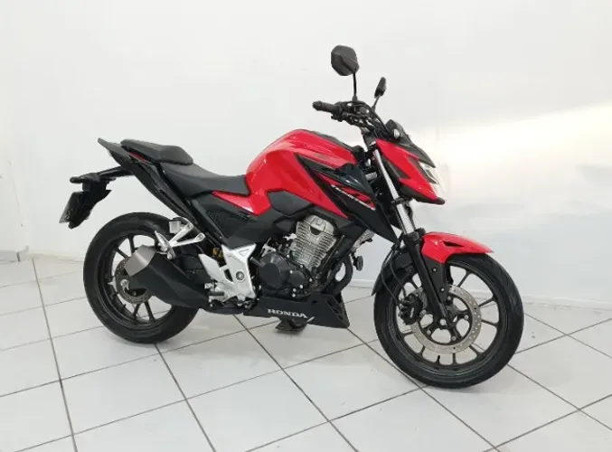 CB 300F Twister! Ano 2023! Apenas 5.900 km! Financiamos e Aceitamos Trocas!