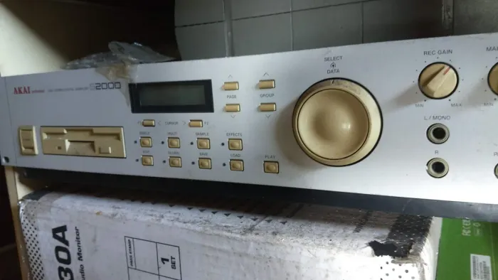 Akai sampler s2000