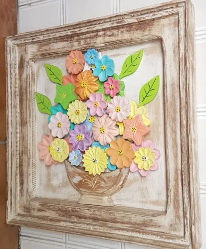 Quadro de madeira em relevo