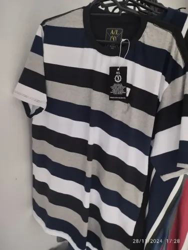 Camisa listradas e com mangas longas 